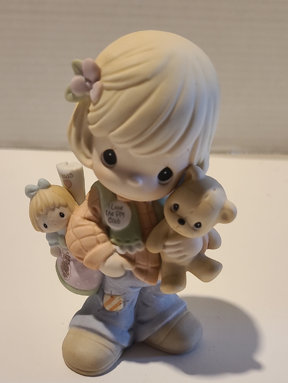 Precious Moments Girl Figurine  2001 Members Club Exclusive